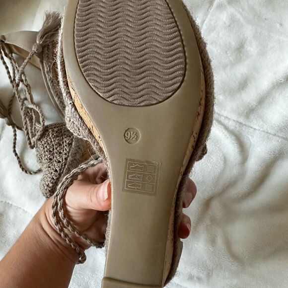 Pelle Moda sandals - Picture 2 of 3